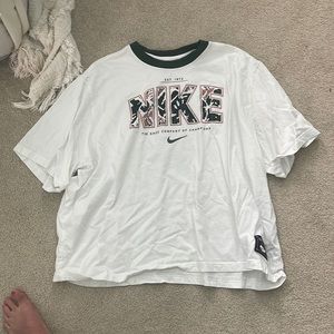 Boxy fit womens nike tee